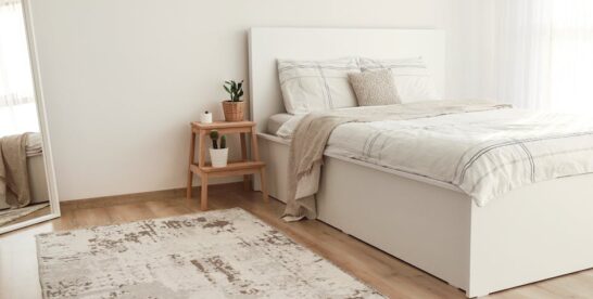 Putzfreundliches Wohnzimmer planen: Materialien, Möbelabstände und Textilien, die Alltag und Flecken verzeihen