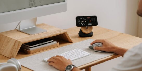 Licht im Home Office richtig planen: Blendfrei arbeiten, Videocalls gut aussehen lassen und Strom sparen