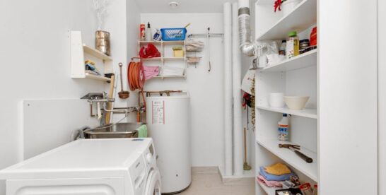 Hauswirtschaftsraum im Keller einrichten: Waschmaschine, Trocknen und Stauraum ohne Chaos