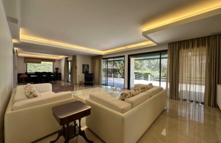 Indirekte Beleuchtung im Wohnzimmer richtig planen: LED, Decke, Wand und Steckdosen ohne Blendung