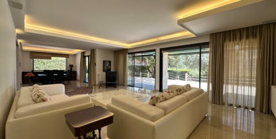 Indirekte Beleuchtung im Wohnzimmer richtig planen: LED, Decke, Wand und Steckdosen ohne Blendung